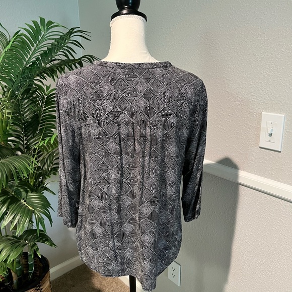 Old Navy Black & White Boho Blouse - Picture 4 of 4